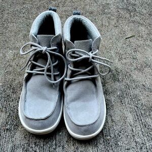 Makalu California Mindy lace up in size 9.5.  Very good pre-owned condition.